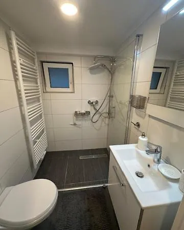 Zentrale Einliegerwohnung In Ruhiger Lage Apartmán *
